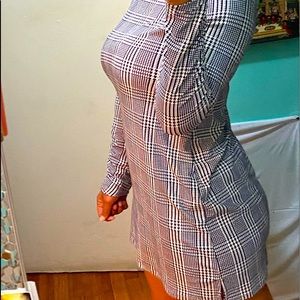 Long sleeved short dress